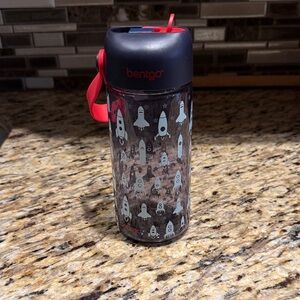 Bentgo Kids Rocket Water Bottle - Blue and Red